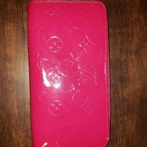 AUTHENTIC Louis Vuitton Vernis Zippy Wallet